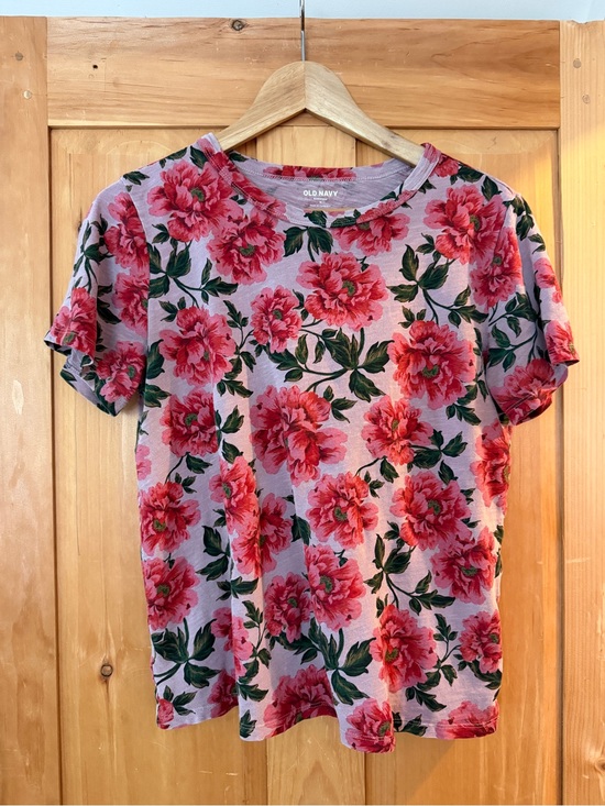 Old Navy Tops - Old Navy Pink Tee with Red Floral Print